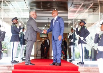 Gabon: au lendemain de l’investiture du Président Oligui Nguema, Raymond Ndong Sima présente logiquement sa démission et celle de son gouvernement