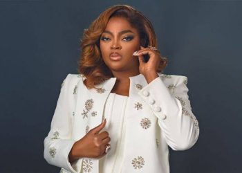 «J’ai pleuré et j’avais besoin de parler à quelqu’un » — Funke Akindele parle de thérapie et de dépression