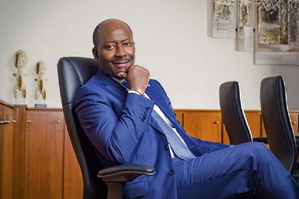 Gabon: Henri-Claude Oyima nommé Ministre d’État en charge de l’Économie et de la Lutte contre la Vie chère dans le premier gouvernement de la Cinquième République
