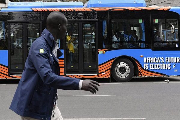Kenya : une société lance son premier bus électrique pour réduire les émissions de CO2