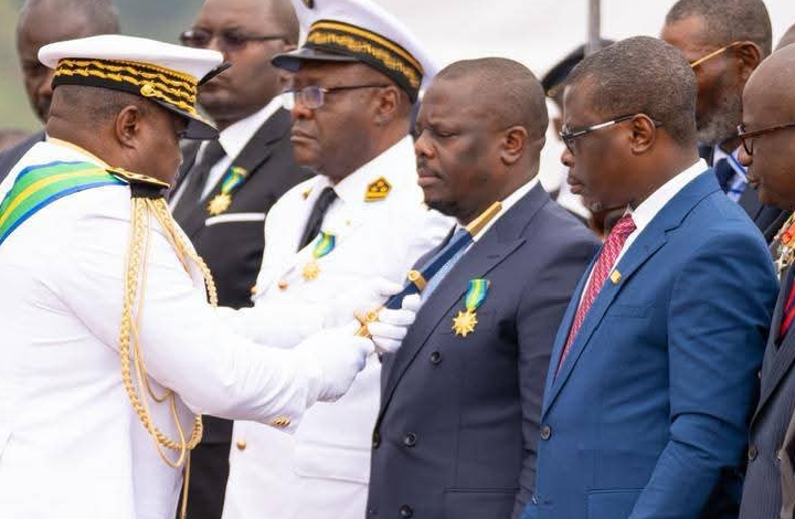 Gabon/Luther Abouna promu chevalier de l’Ordre national de la Libération – un hommage mérité au service de la Nation